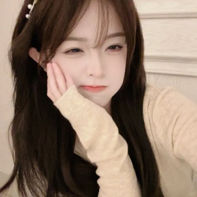 落在她身边